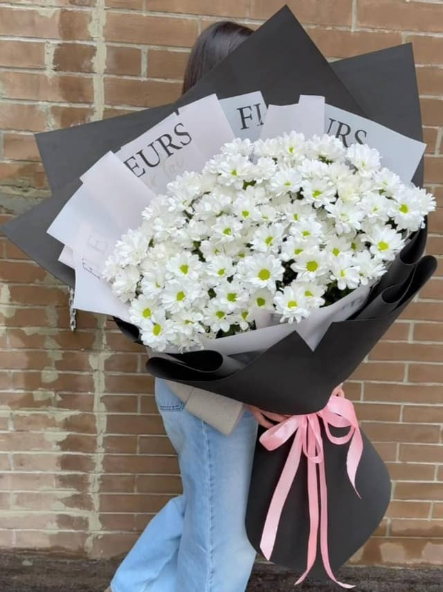 Букет белых хризантем