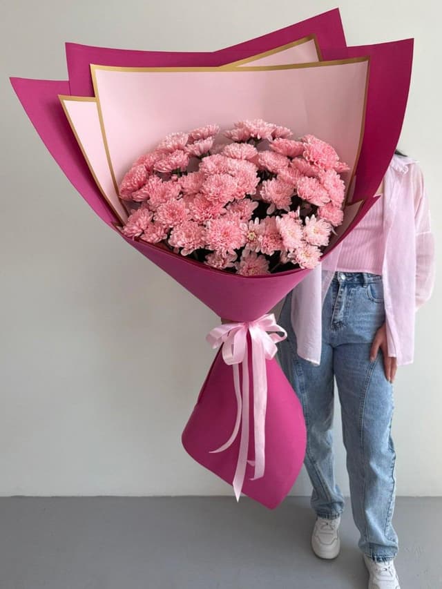 Букет розовых хризантем