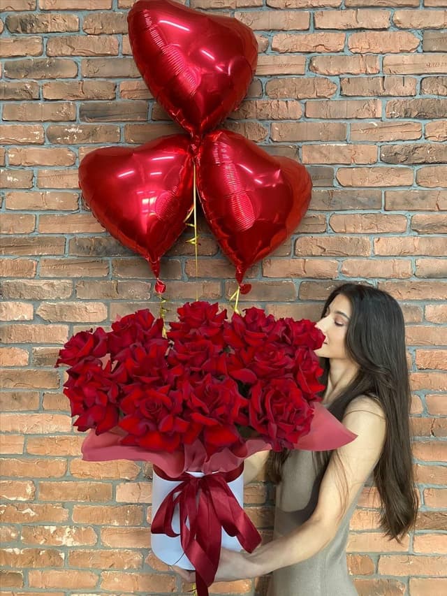 Коробка ажурных роз