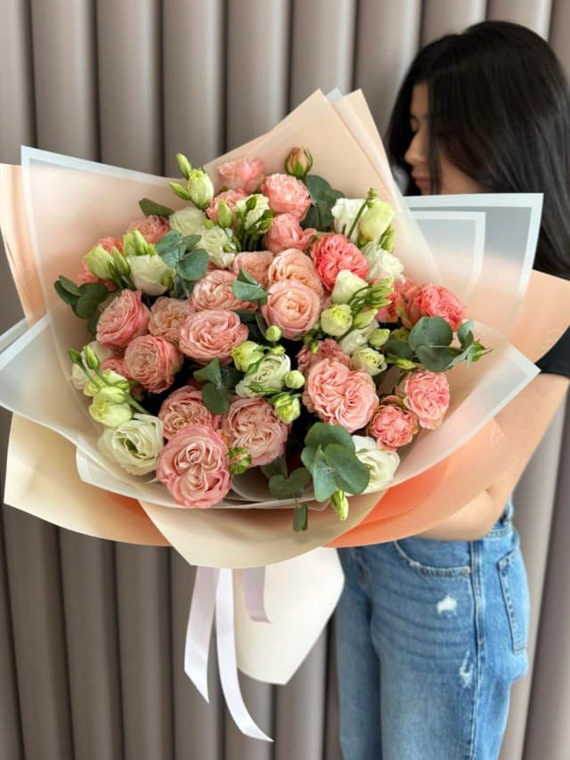 Букет эустом с розами