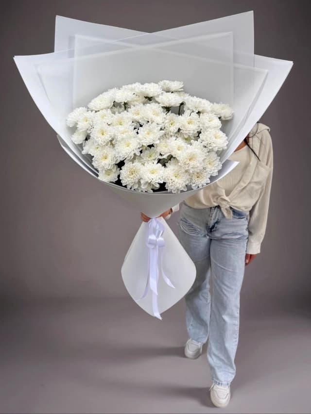 Букет из белой хризантемы