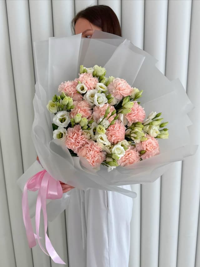 Букет эустом и гвоздик