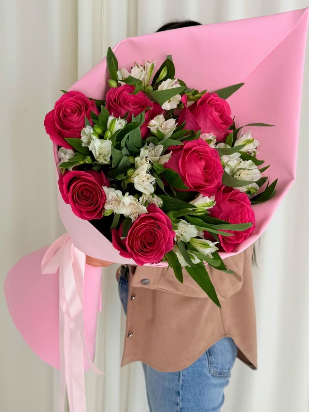 Букет из альстромерий и роз