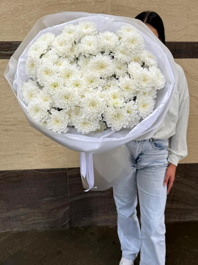 Букет из белой хризантемы