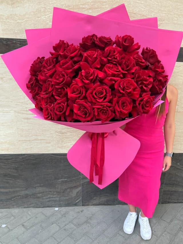 Букет из красных ажурных роз