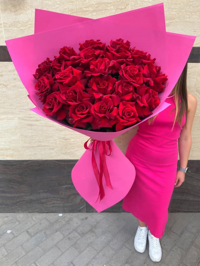 Букет из красных ажурных роз