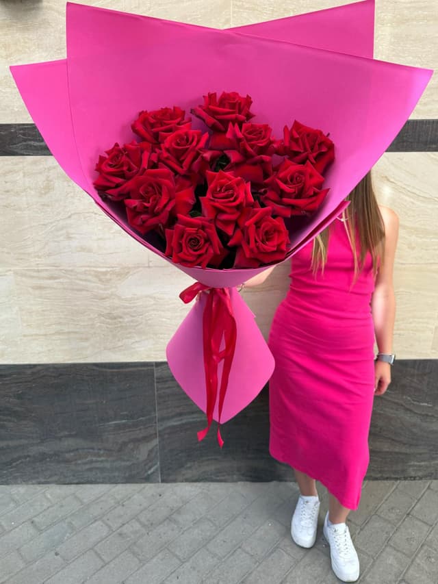 Букет из красных ажурных роз