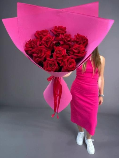 Букет из красных ажурных роз