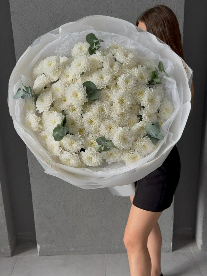 Белый букет хризантем