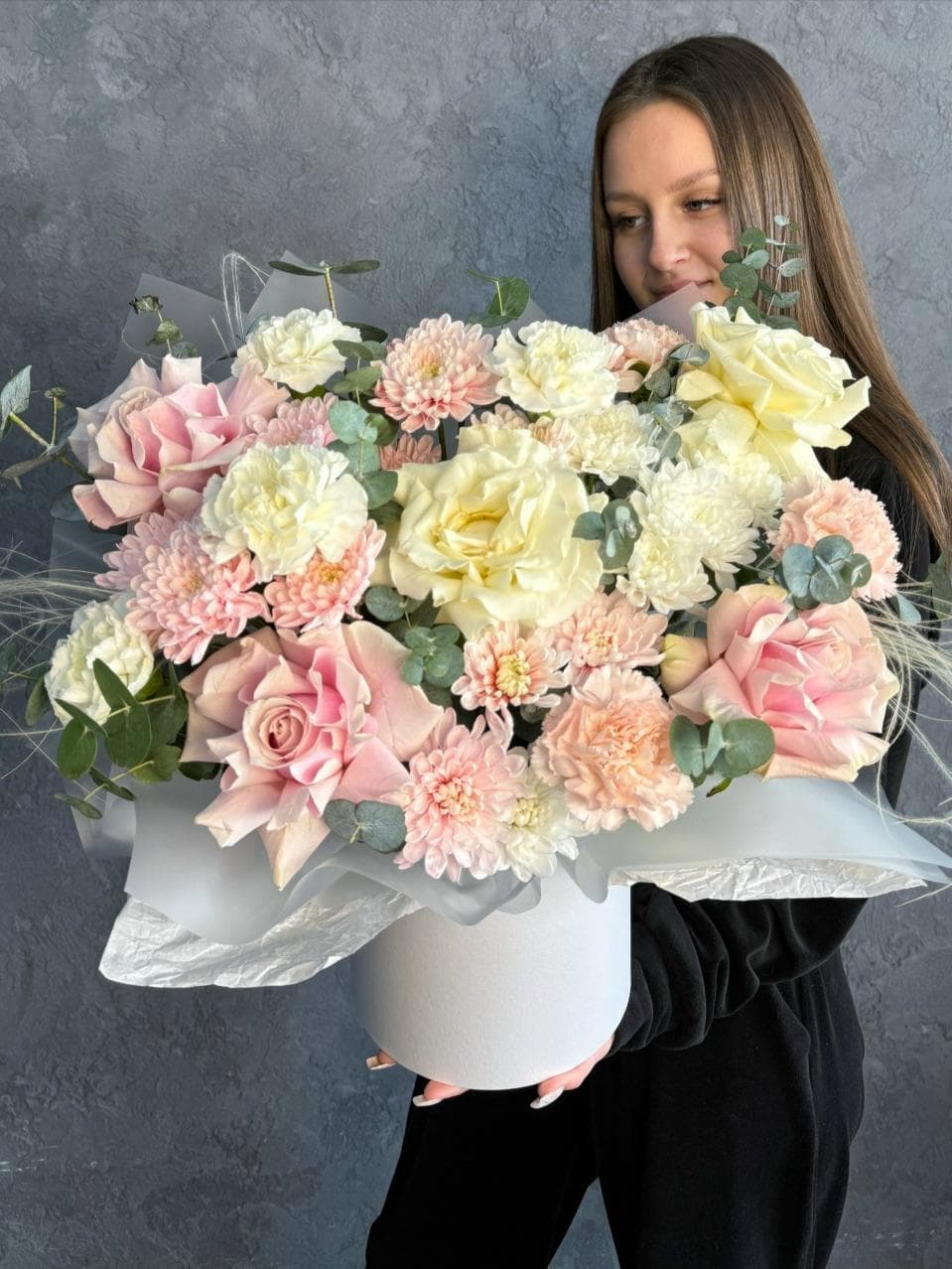 Авторская композиция из свежих цветов