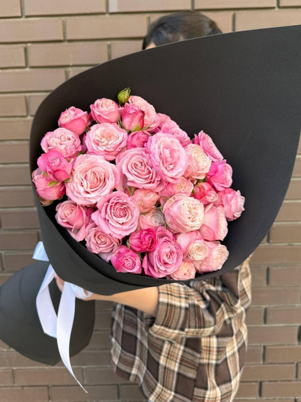 Букет розовых кустовых роз