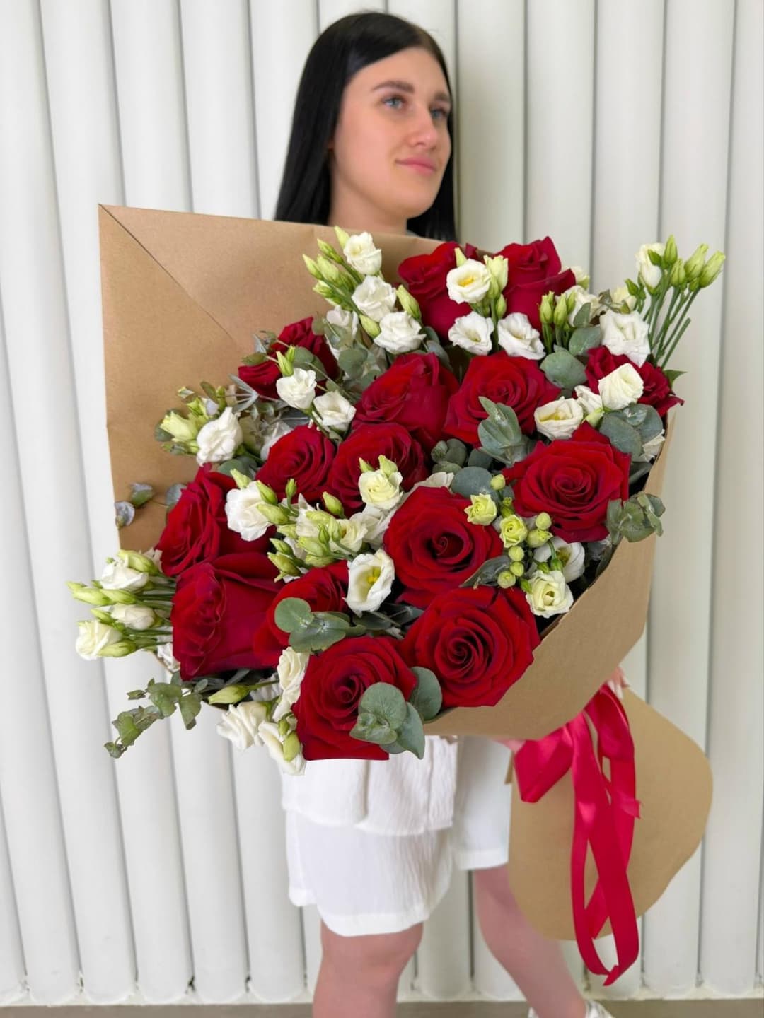 Букет из эустом и роз