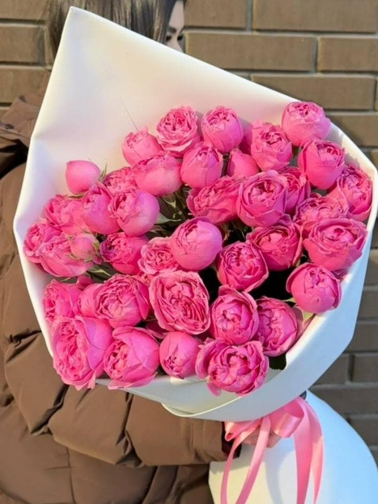 Розовые кустовые розы